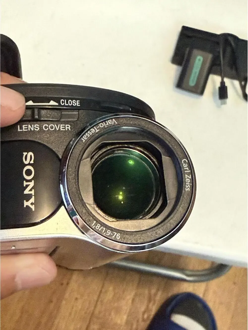 Sony Handycam DCR-DVD108 40x Optical Zoom DVD/DVD-RW 2.5in LCD ( READ )